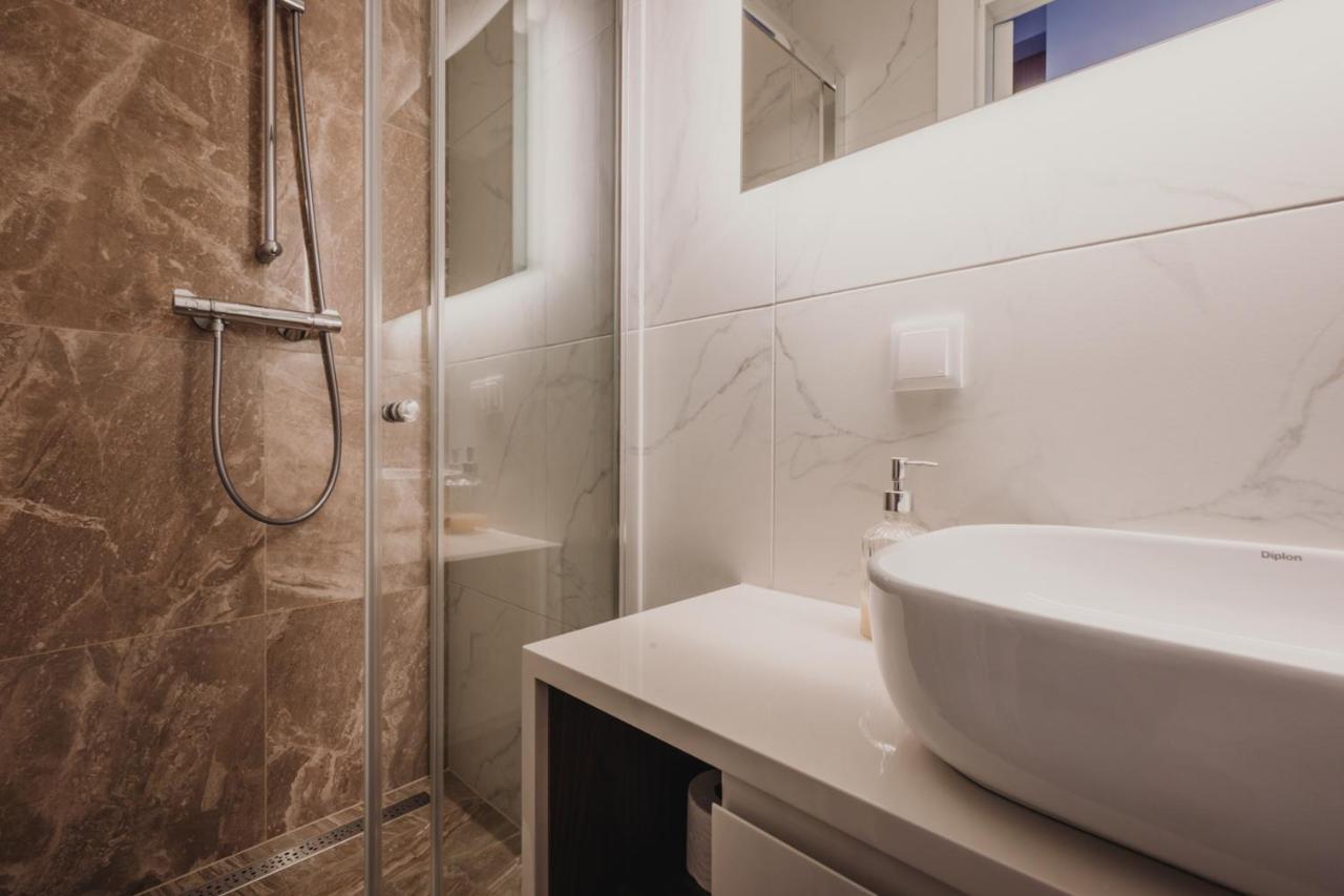 Zeus Design Apartments Wasserwelt Vienna Exterior photo